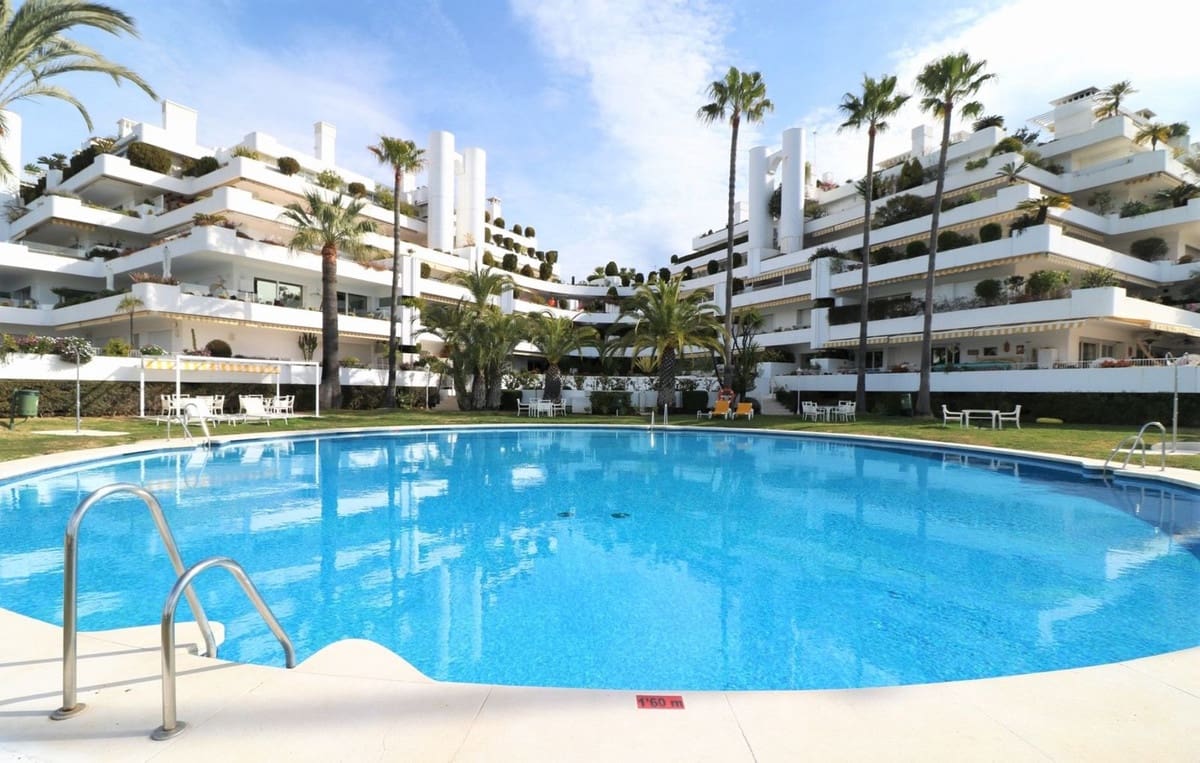 2 bedroom Apartment for sale in Marbella with pool garage - € 1,400,000 (Ref: 9540401)