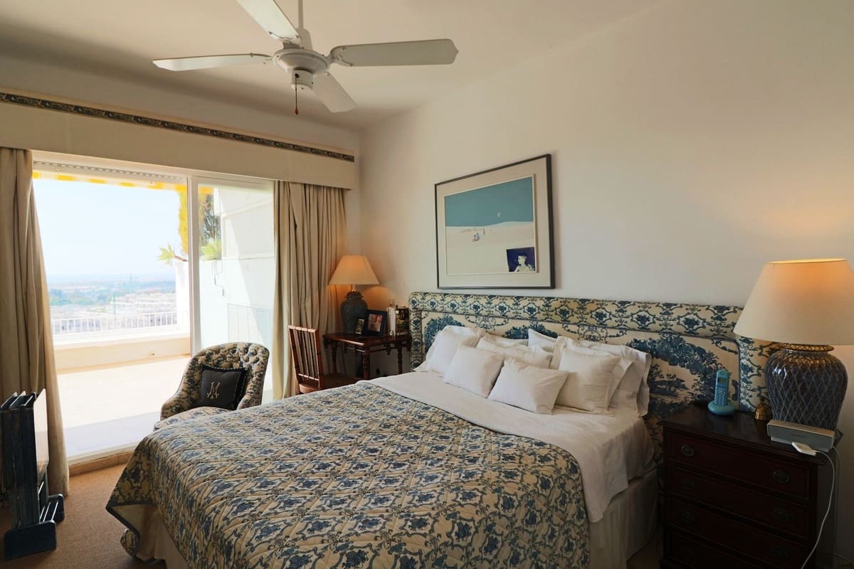 2 bedroom Apartment for sale in Marbella with pool garage - € 1,400,000 (Ref: 9540401)