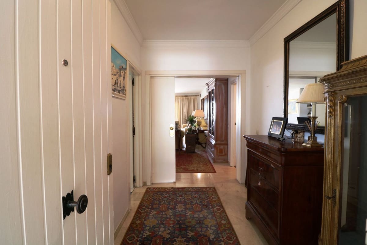 2 bedroom Apartment for sale in Marbella with pool garage - € 1,400,000 (Ref: 9540401)