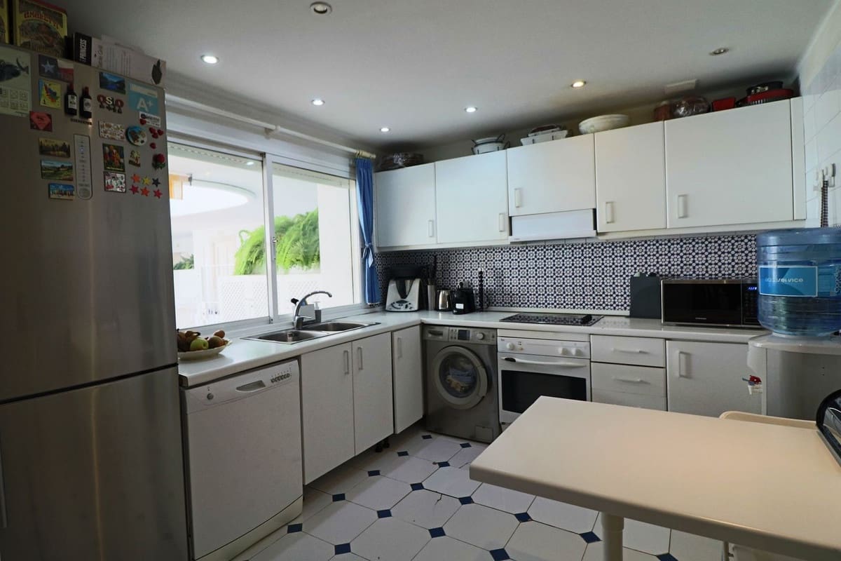 2 bedroom Apartment for sale in Marbella with pool garage - € 1,400,000 (Ref: 9540401)