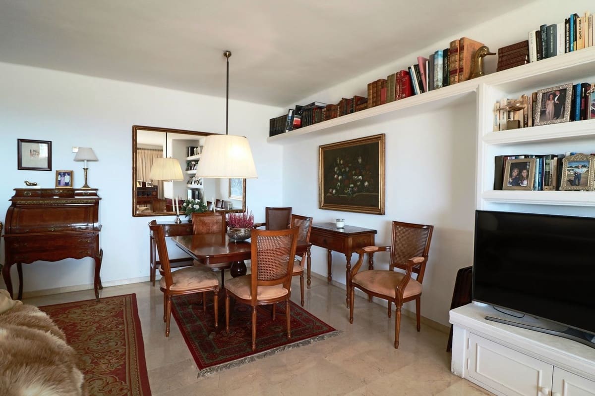 2 bedroom Apartment for sale in Marbella with pool garage - € 1,400,000 (Ref: 9540401)