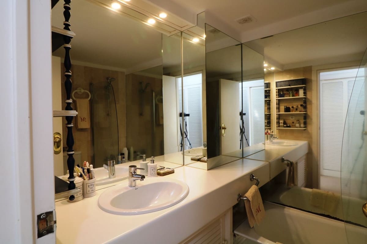 2 bedroom Apartment for sale in Marbella with pool garage - € 1,400,000 (Ref: 9540401)