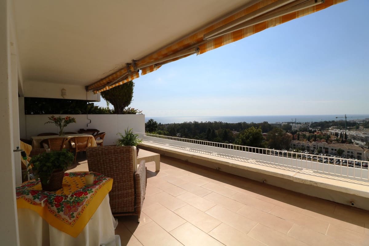 2 bedroom Apartment for sale in Marbella with pool garage - € 1,400,000 (Ref: 9540401)