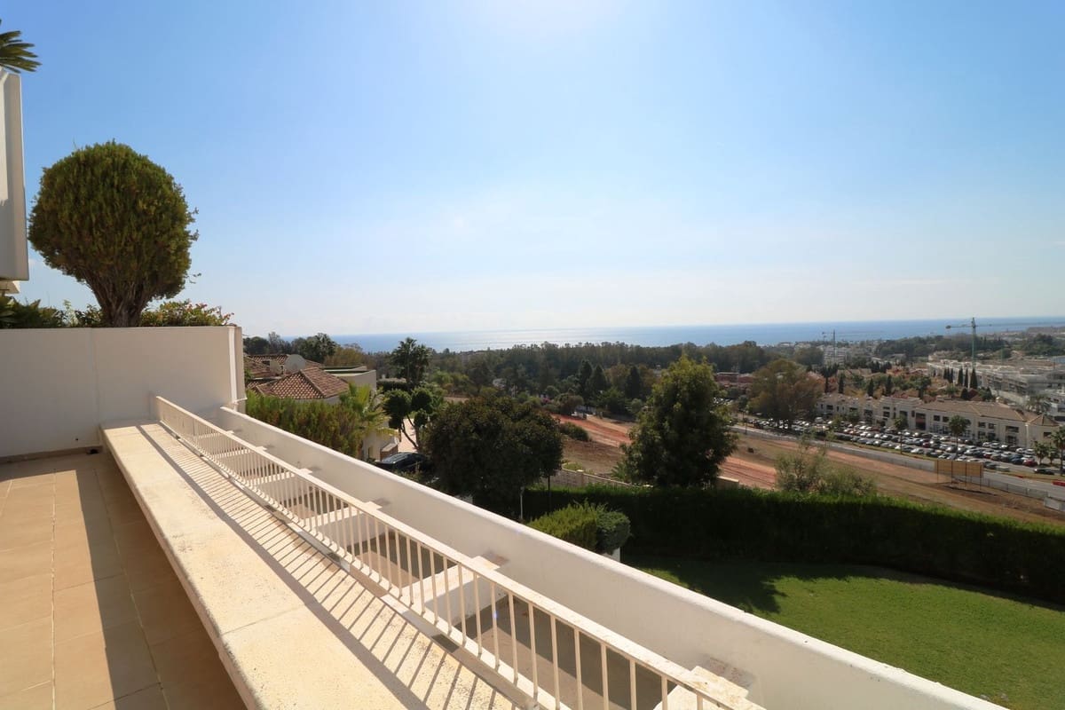 2 bedroom Apartment for sale in Marbella with pool garage - € 1,400,000 (Ref: 9540401)