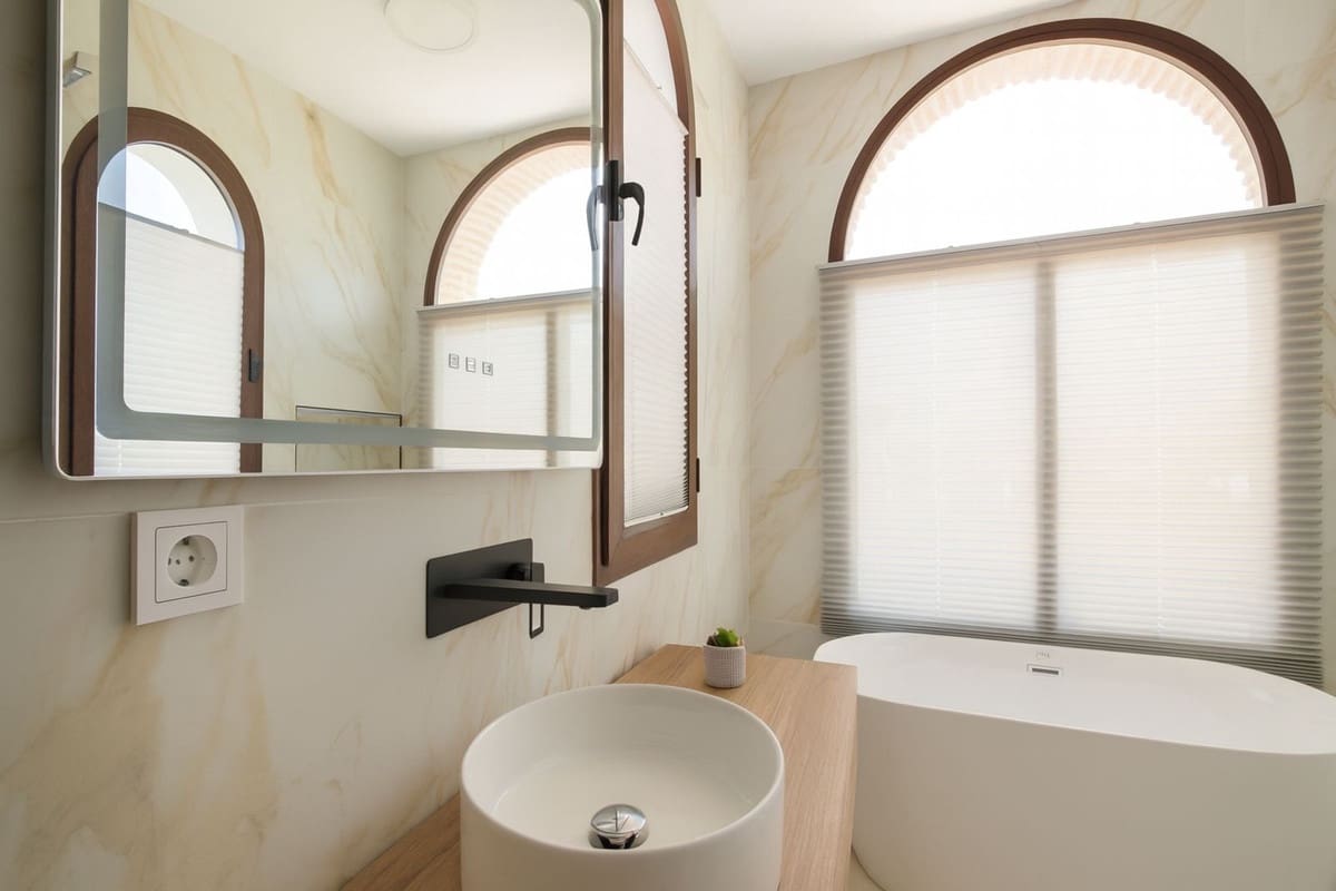 3 bedroom Villa for sale in El Paraiso with pool garage - € 1,400,000 (Ref: 9540402)