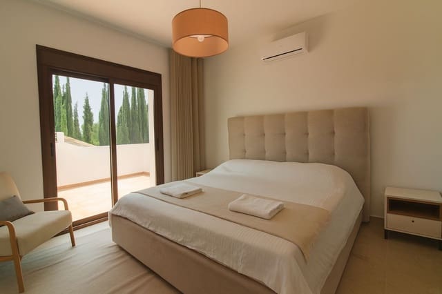 4 soverom Villa til salgs i El Paraiso, Estepona med svømmebasseng garasje - € 1 400 000 (Ref: 9540402)