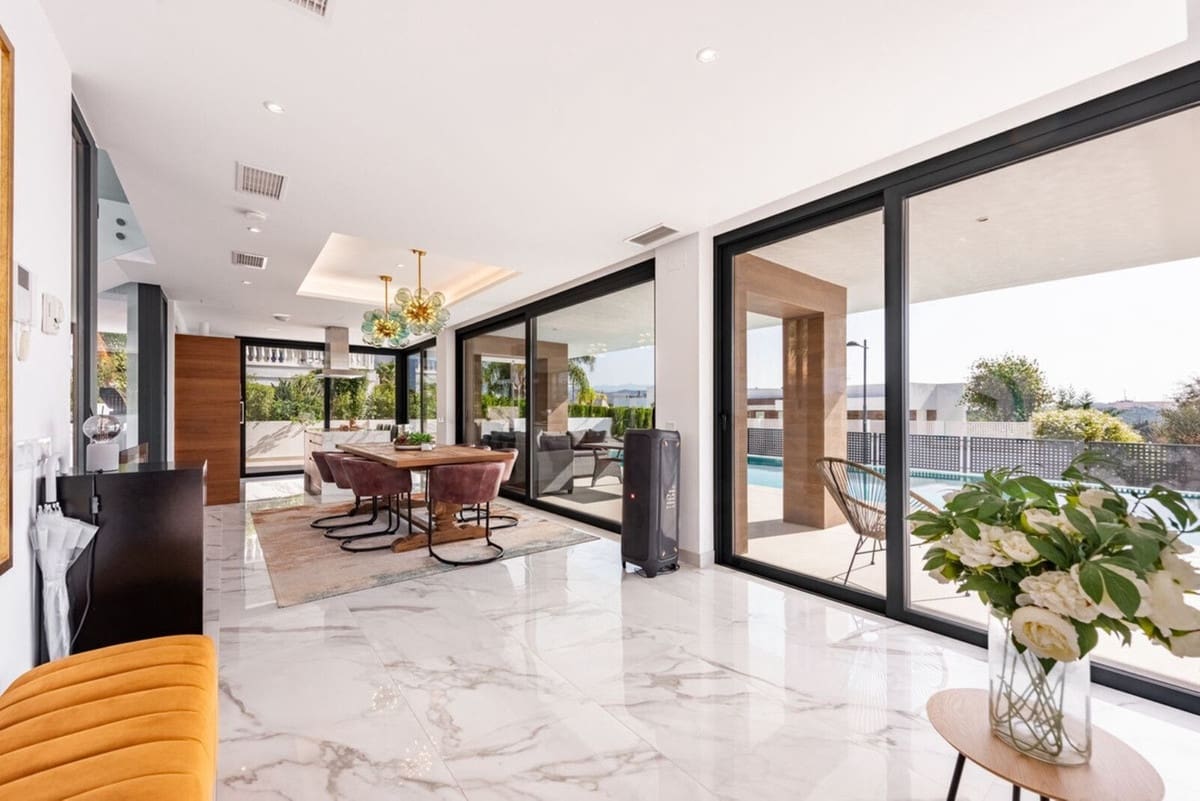 Chalet de 3 habitaciones en Estepona en venta con piscina - 1.400.000 € (Ref: 9540403)