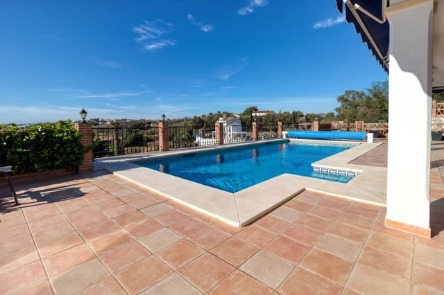 Chalet de 4 habitaciones en Mijas pueblo, Mijas en venta con piscina garaje - 1.395.000 € (Ref: 9540406)