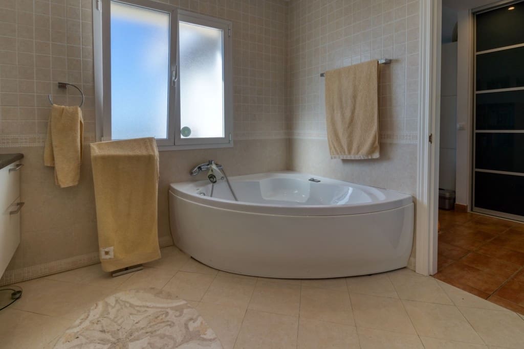 Chalet de 4 habitaciones en Mijas en venta con piscina garaje - 1.395.000 € (Ref: 9540406)