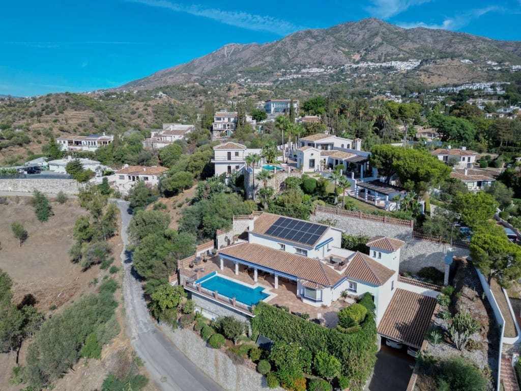 Chalet de 4 habitaciones en Mijas en venta con piscina garaje - 1.395.000 € (Ref: 9540406)