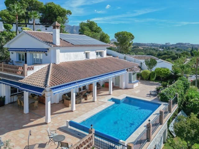 Chalet de 4 habitaciones en Mijas pueblo, Mijas en venta con piscina garaje - 1.395.000 € (Ref: 9540406)