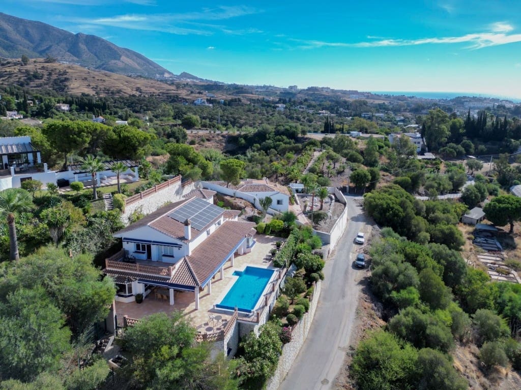 Chalet de 4 habitaciones en Mijas en venta con piscina garaje - 1.395.000 € (Ref: 9540406)