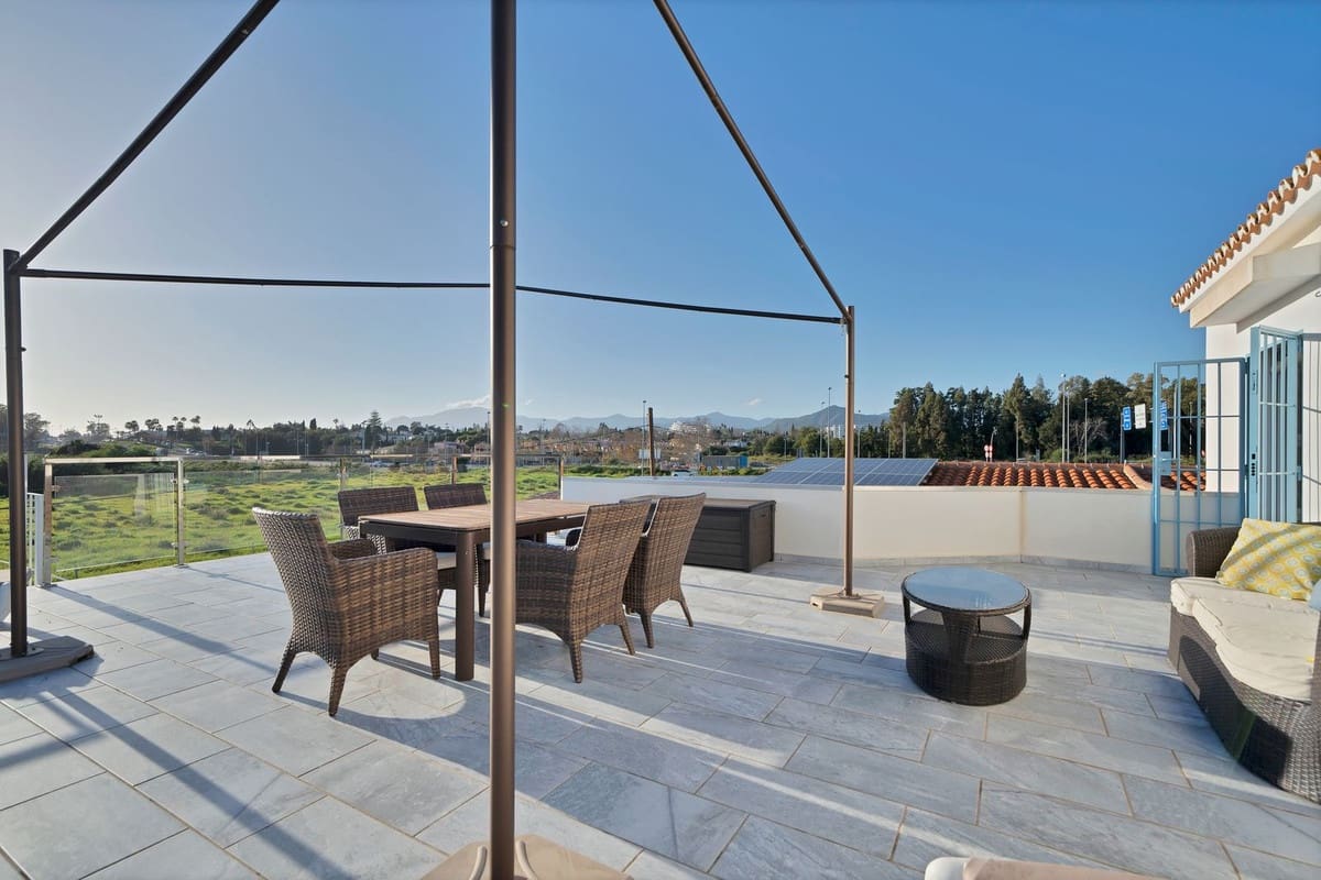 4 sypialnia Willa na sprzedaż w San Pedro de Alcantara z basenem garażem - 1 400 000 € (Ref: 9540407)