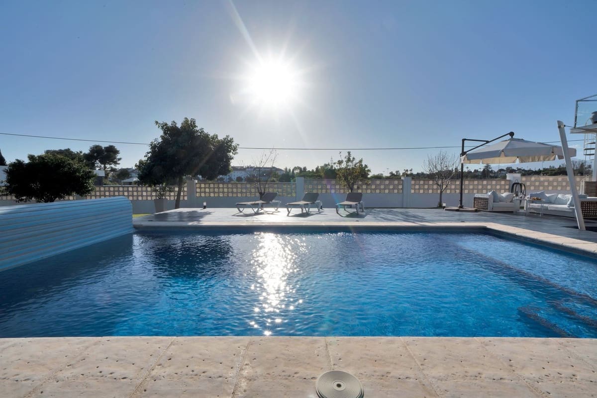 4 bedroom Villa for sale in San Pedro de Alcantara with pool garage - € 1,400,000 (Ref: 9540407)