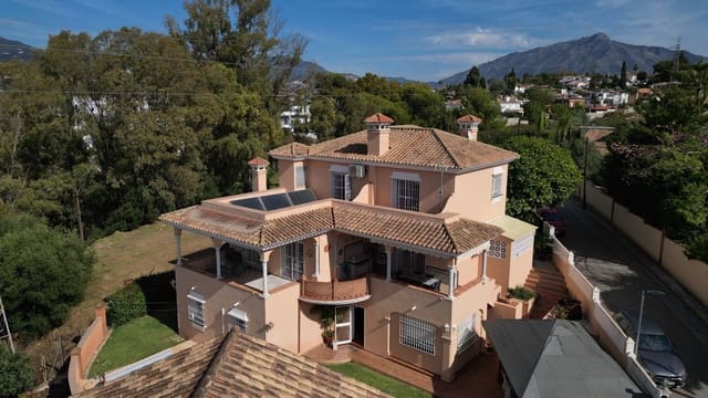 6 slaapkamer Villa te koop in San Pedro de Alcántara Pueblo, Marbella met zwembad garage - € 1.350.000 (Ref: 9540409)