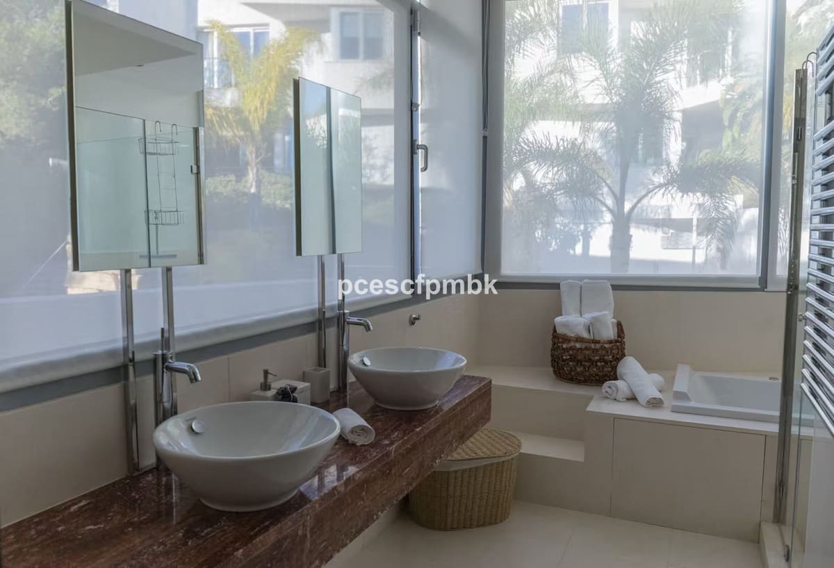 2 quarto Casa em Banda para venda em Golden Mile com piscina - 1 400 000 € (Ref: 9540410)