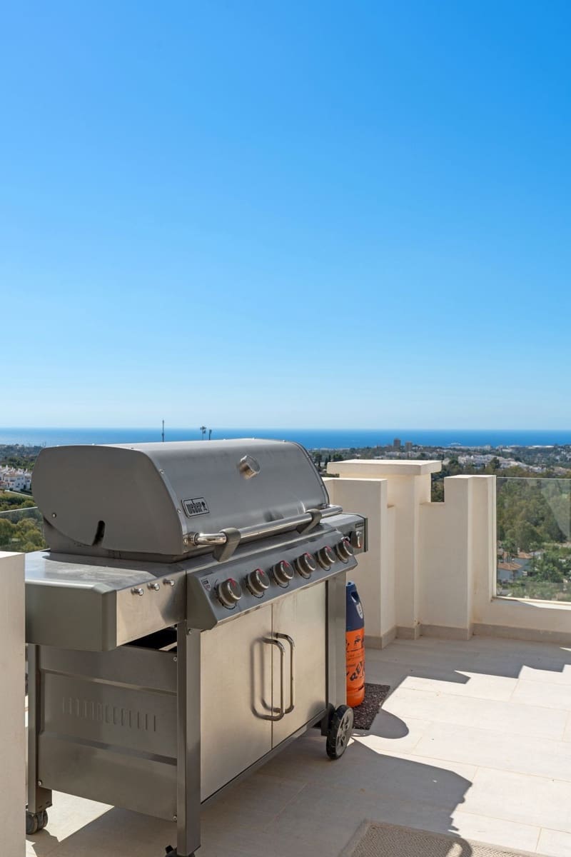 2 bedroom Penthouse for sale in Nueva Andalucia with pool - € 1,420,000 (Ref: 9540416)