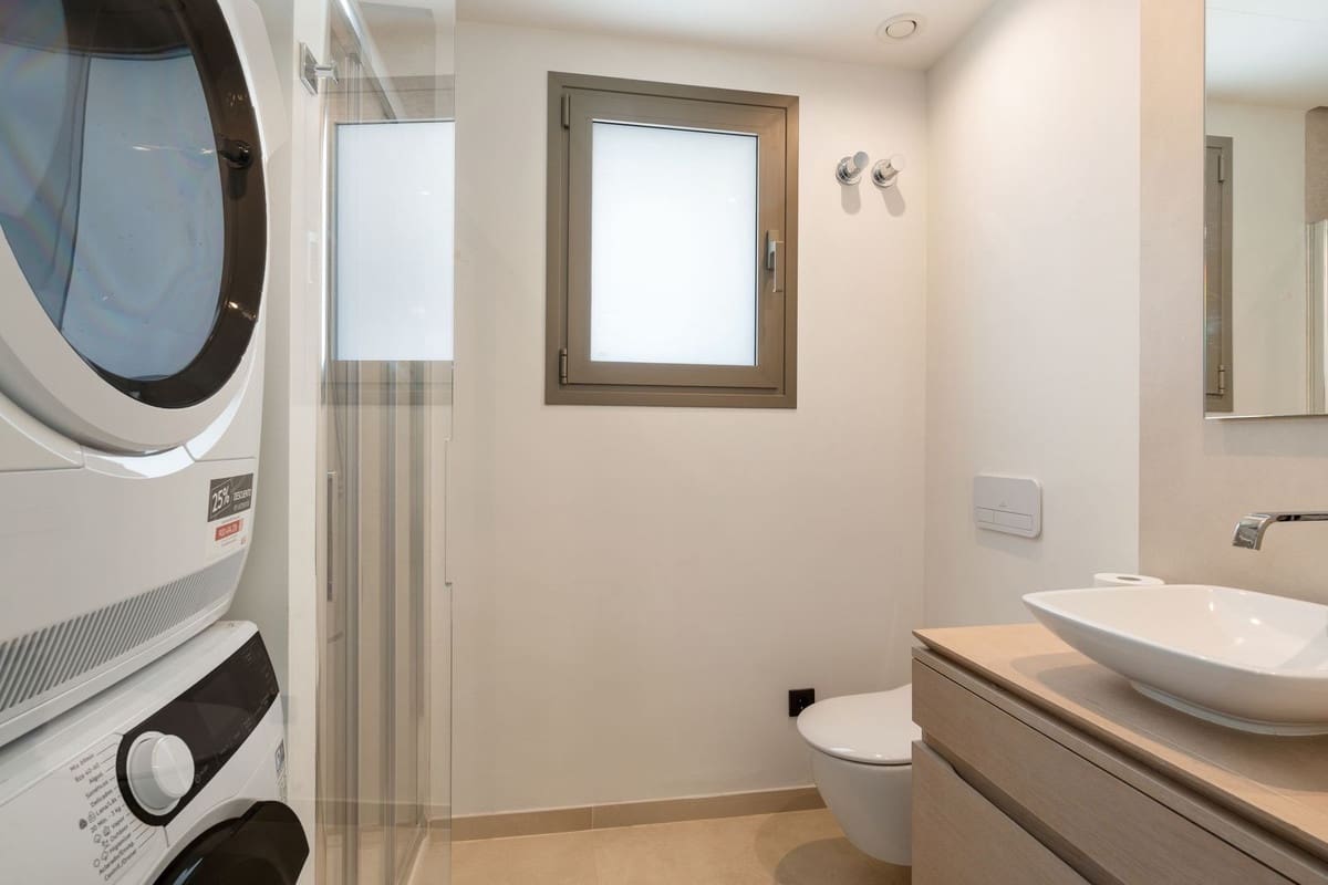 2 bedroom Penthouse for sale in Nueva Andalucia with pool - € 1,420,000 (Ref: 9540416)