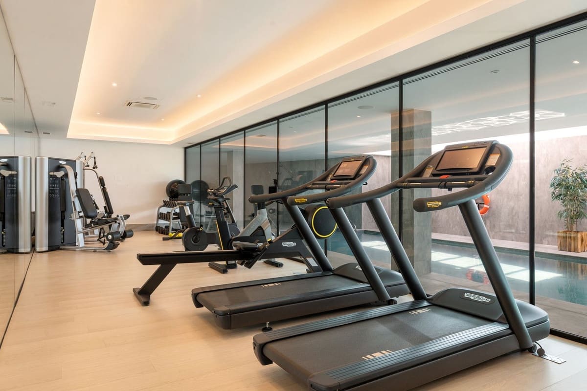 2 bedroom Penthouse for sale in Nueva Andalucia with pool - € 1,420,000 (Ref: 9540416)