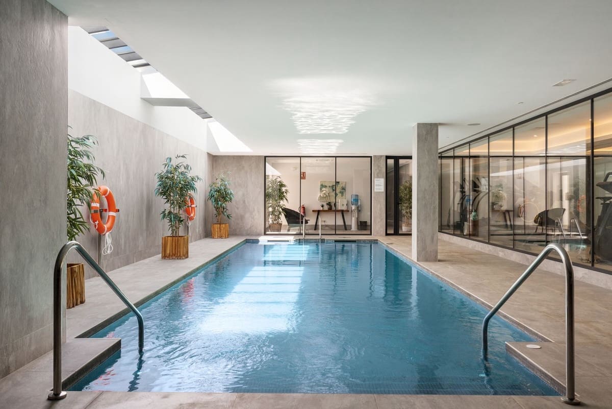 2 bedroom Penthouse for sale in Nueva Andalucia with pool - € 1,420,000 (Ref: 9540416)