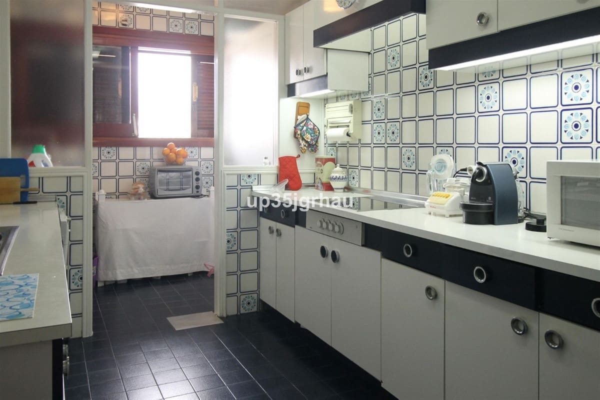 4 bedroom Penthouse for sale in Estepona - € 1,429,900 (Ref: 9540419)