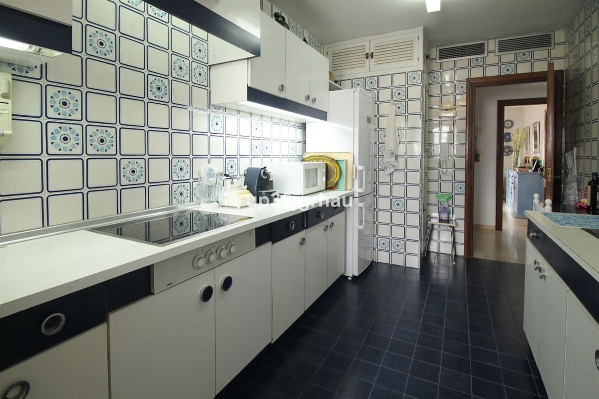 4 bedroom Penthouse for sale in Estepona - € 1,429,900 (Ref: 9540419)