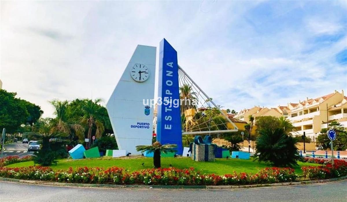 4 bedroom Penthouse for sale in Estepona - € 1,429,900 (Ref: 9540419)