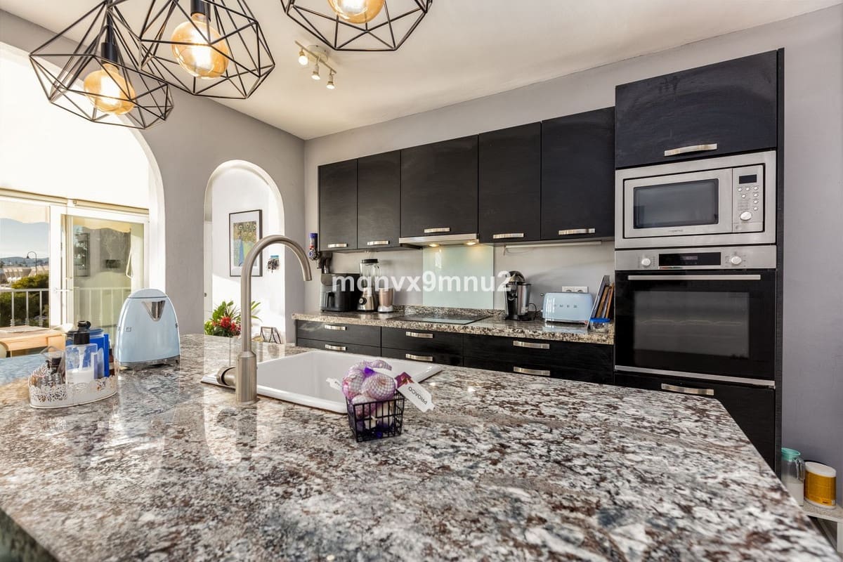 5 Zimmer Villa zu verkaufen in La Cala de Mijas mit Pool Garage - 1.449.950 € (Ref: 9540423)