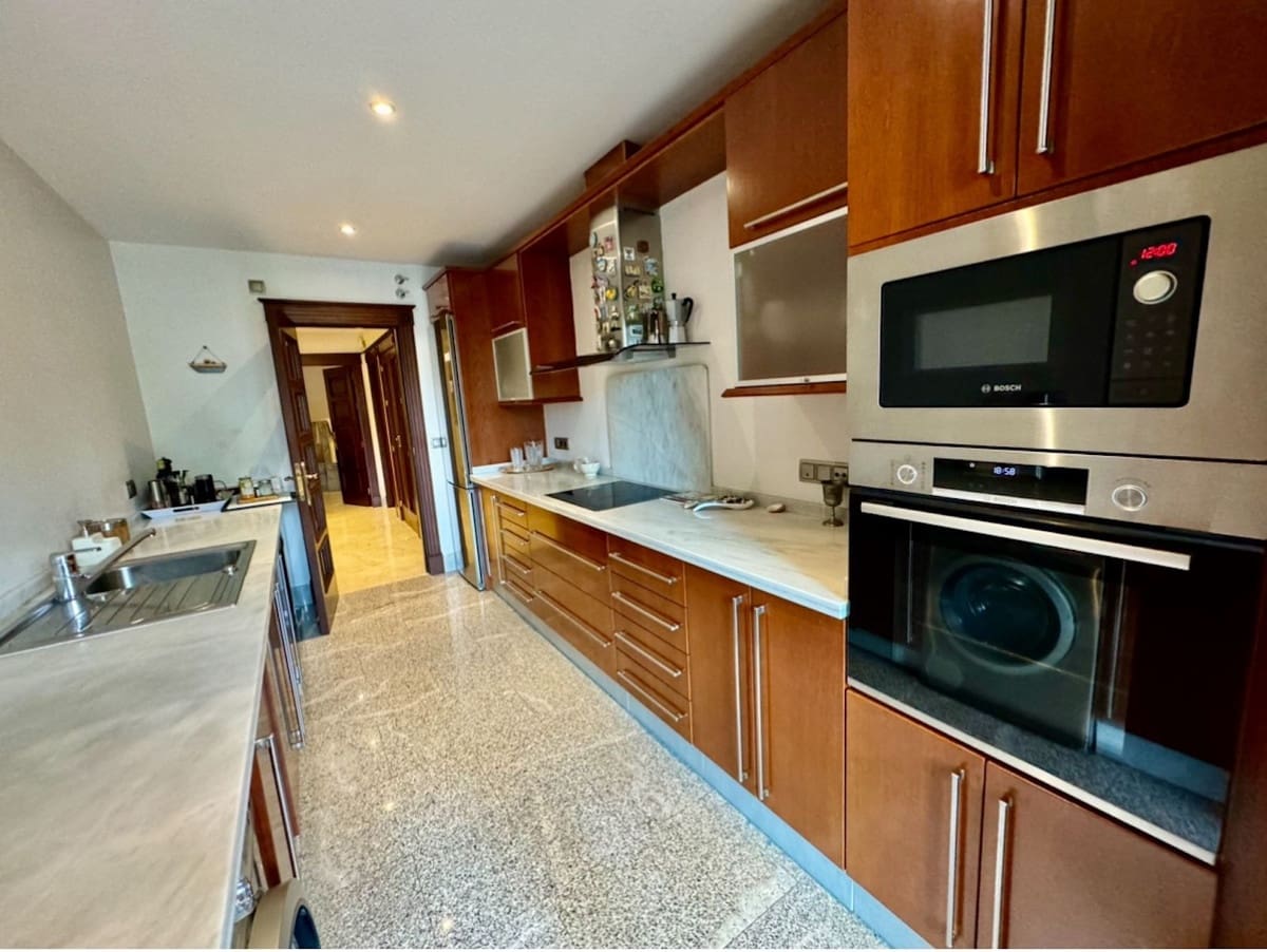 Apartamento de 3 habitaciones en San Pedro de Alcantara en venta con piscina - 1.450.000 € (Ref: 9540424)