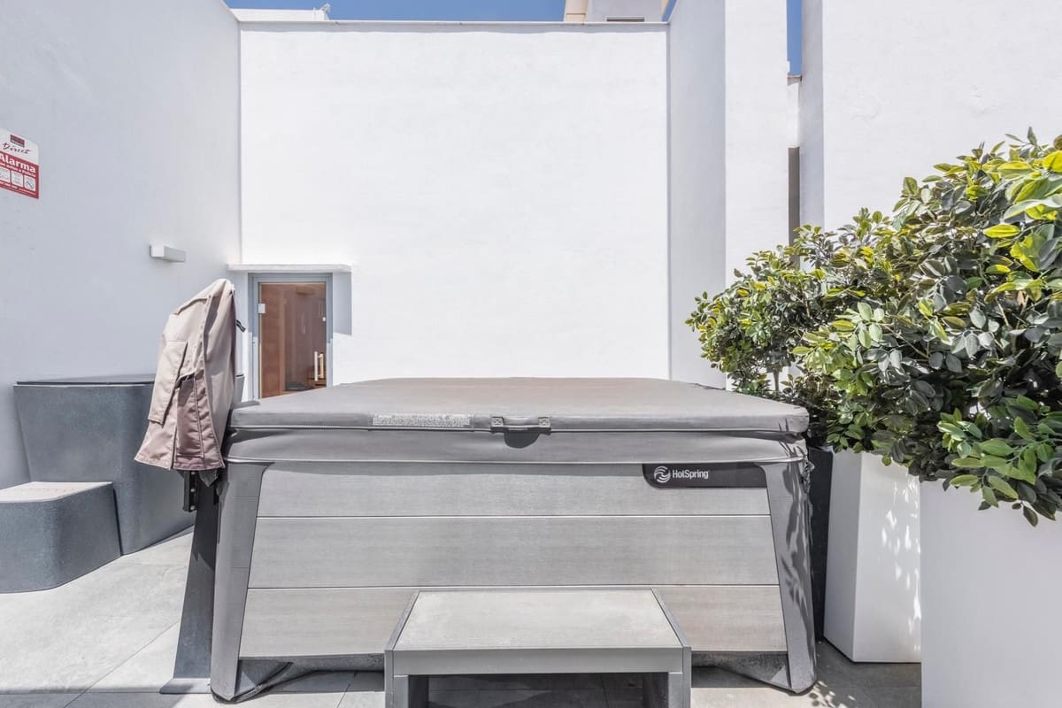 3 sovrum Takvåning till salu i La Quinta med pool garage - 1 450 000 € (Ref: 9540425)