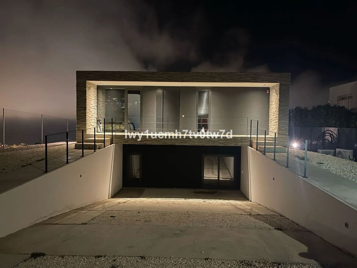 4 soveværelse Villa til salg i Benalmadena med swimmingpool garage - € 1.450.000 (Ref: 9540429)