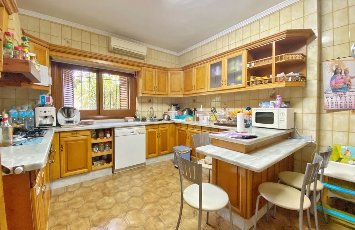 5 Zimmer Villa zu verkaufen in Marbella mit Pool Garage - 1.459.500 € (Ref: 9540434)