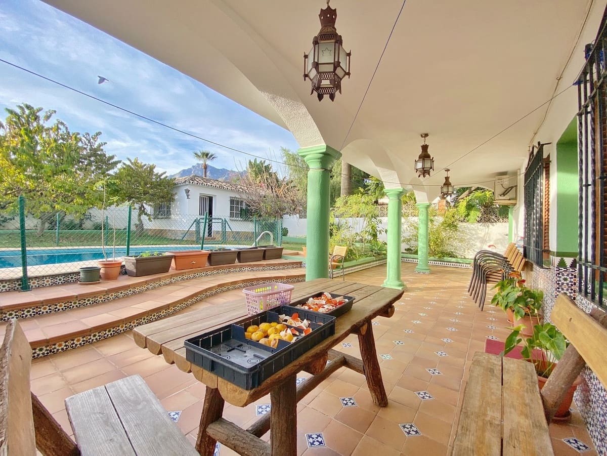 5 Zimmer Villa zu verkaufen in Marbella mit Pool Garage - 1.459.500 € (Ref: 9540434)
