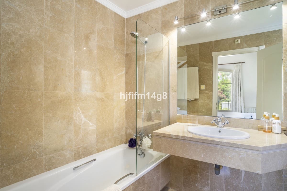 3 Zimmer Haus zu verkaufen in Nueva Andalucia mit Pool - 1.475.000 € (Ref: 9540441)