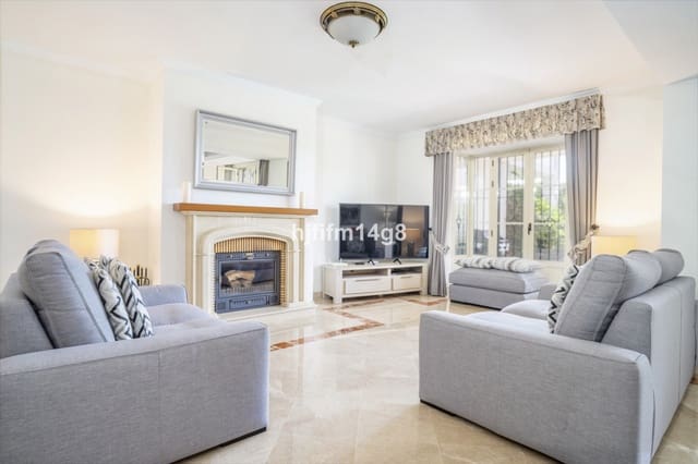 3 makuuhuone Omakotitalo myytävänä paikassa La Dama de Noche - La Alzambra, Marbella mukana uima-altaan - 1 475 000 € (Ref: 9540441)