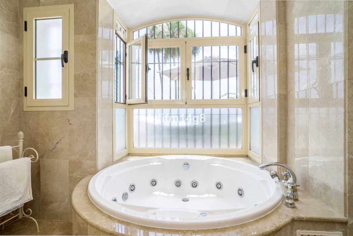 3 Zimmer Haus zu verkaufen in Nueva Andalucia mit Pool - 1.475.000 € (Ref: 9540441)