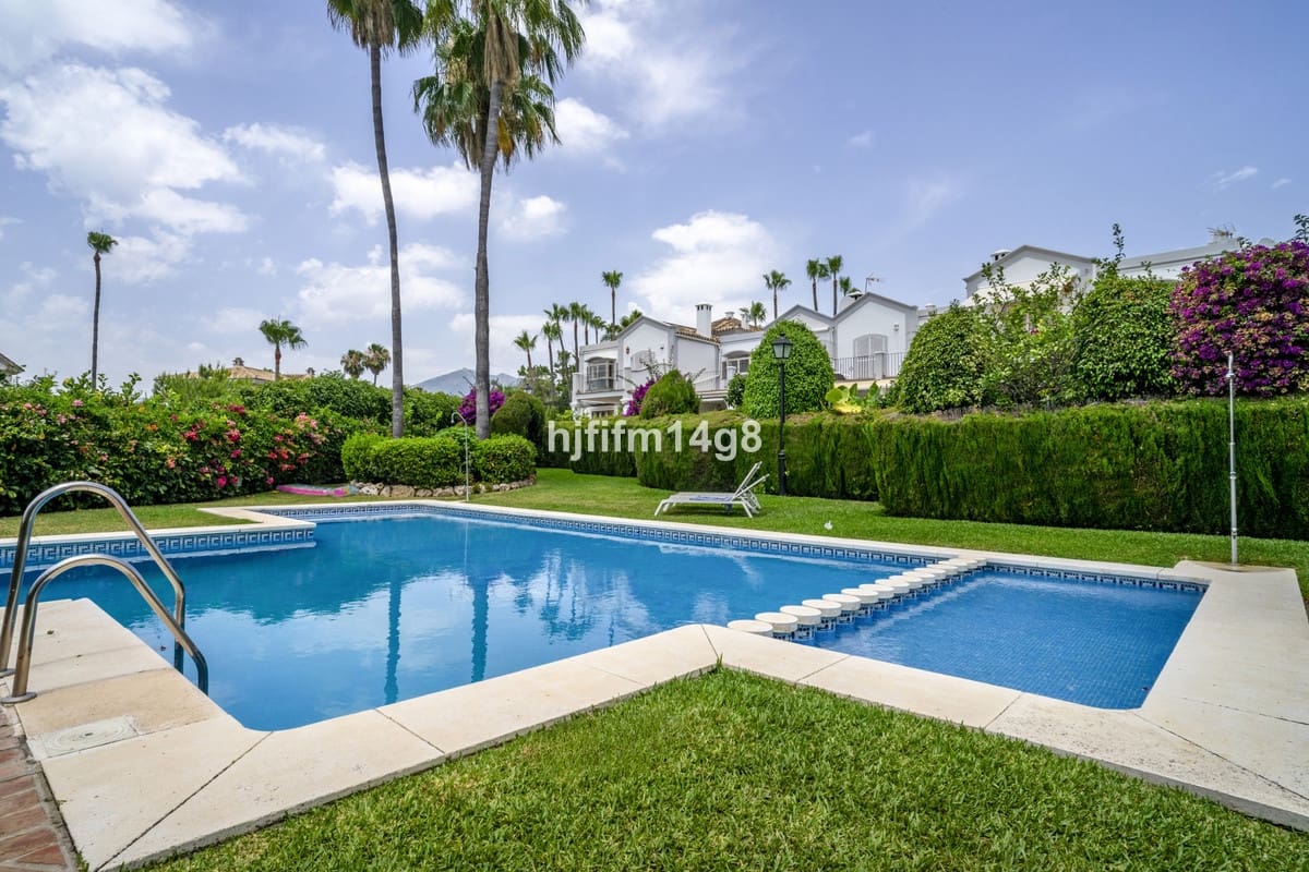 3 Zimmer Haus zu verkaufen in Nueva Andalucia mit Pool - 1.475.000 € (Ref: 9540441)