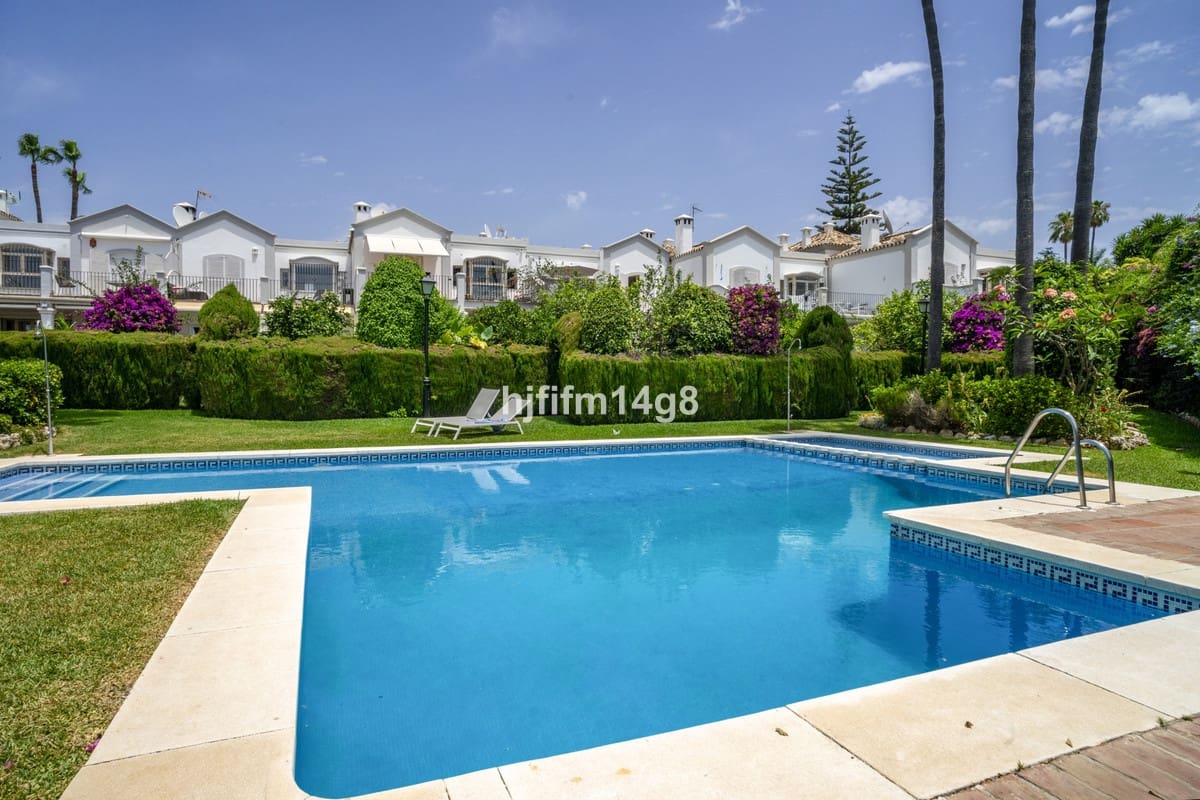 3 Zimmer Haus zu verkaufen in Nueva Andalucia mit Pool - 1.475.000 € (Ref: 9540441)