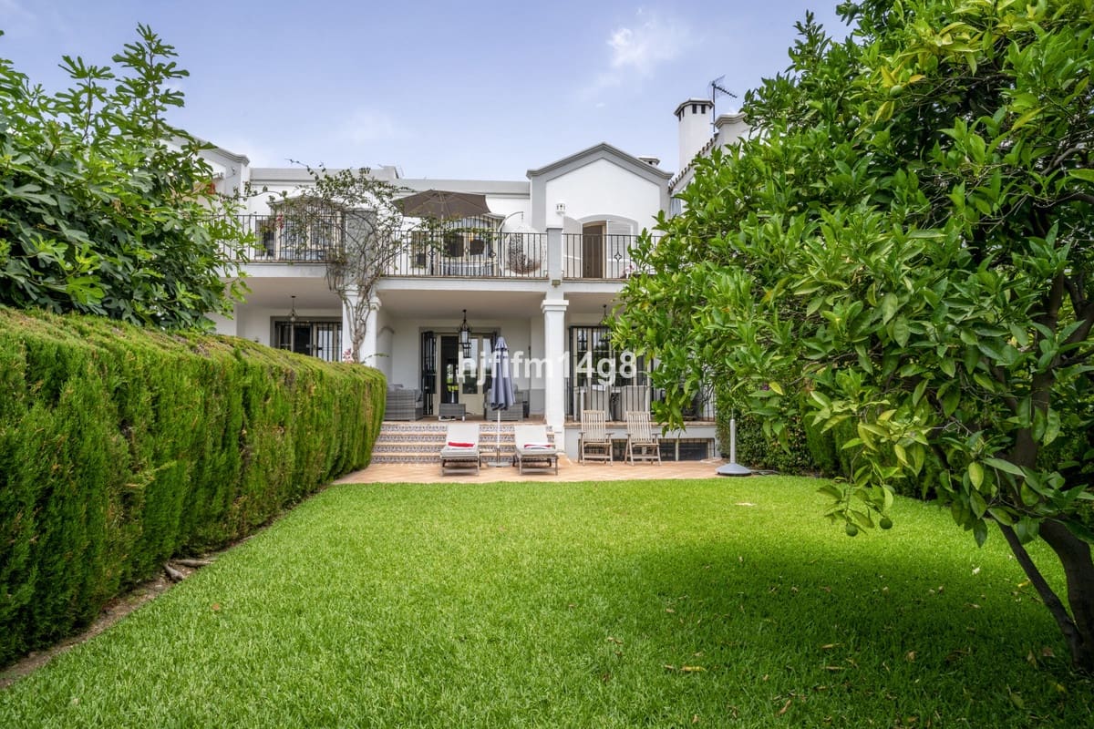 3 Zimmer Haus zu verkaufen in Nueva Andalucia mit Pool - 1.475.000 € (Ref: 9540441)