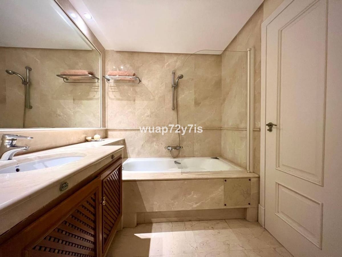 4 camera da letto Casa in vendita in Estepona con piscina - 1.475.000 € (Rif: 9540442)