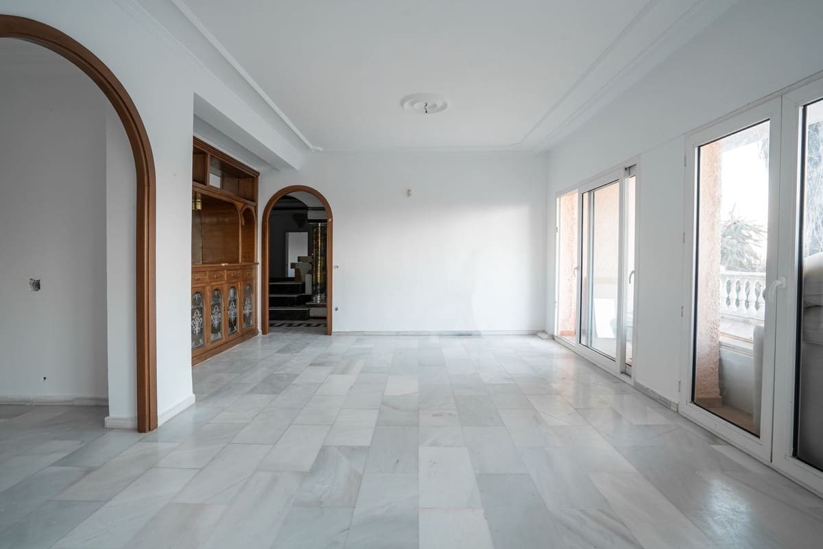 6 slaapkamer Villa te koop in Benalmadena met zwembad - € 1.490.000 (Ref: 9540447)