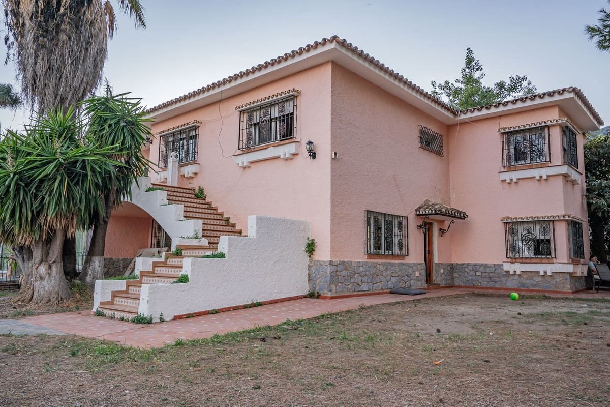 6 slaapkamer Villa te koop in Benalmadena met zwembad - € 1.490.000 (Ref: 9540447)