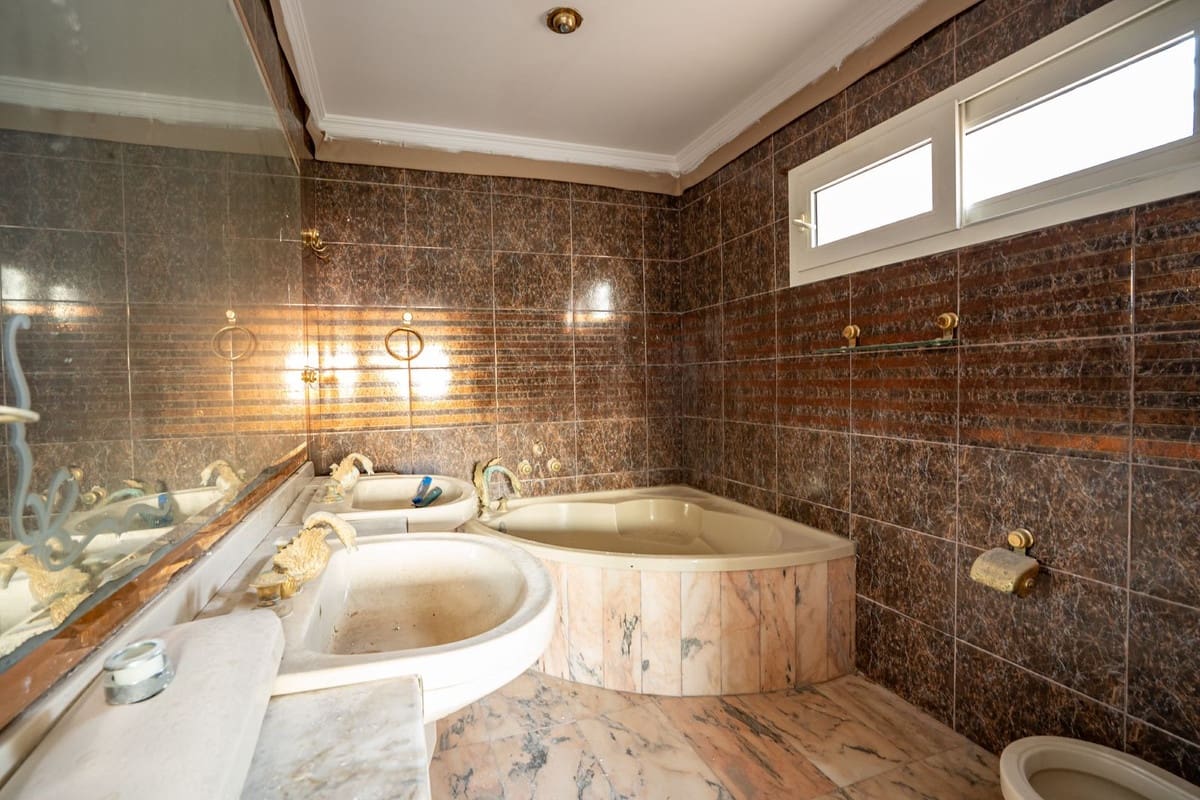 6 slaapkamer Villa te koop in Benalmadena met zwembad - € 1.490.000 (Ref: 9540447)