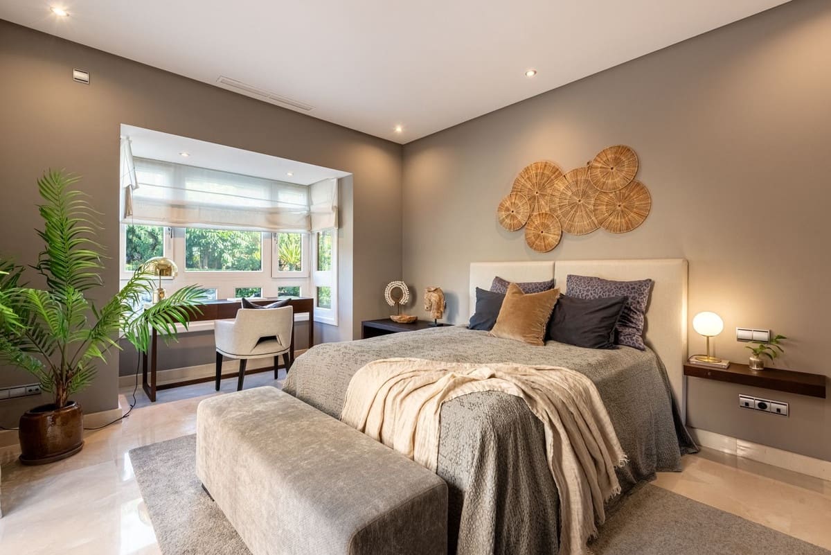 2 soverom Leilighet til salgs i Golden Mile med svømmebasseng garasje - € 1 495 000 (Ref: 9540449)