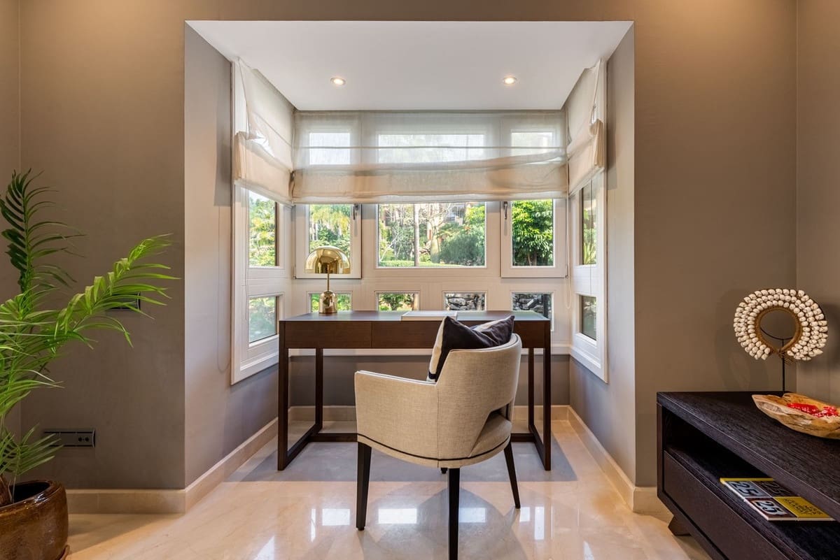 2 soverom Leilighet til salgs i Golden Mile med svømmebasseng garasje - € 1 495 000 (Ref: 9540449)