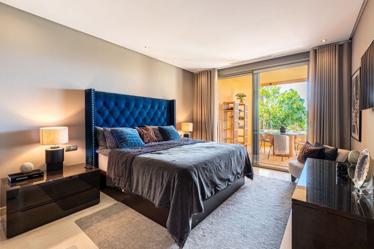 2 soverom Leilighet til salgs i Golden Mile med svømmebasseng garasje - € 1 495 000 (Ref: 9540449)