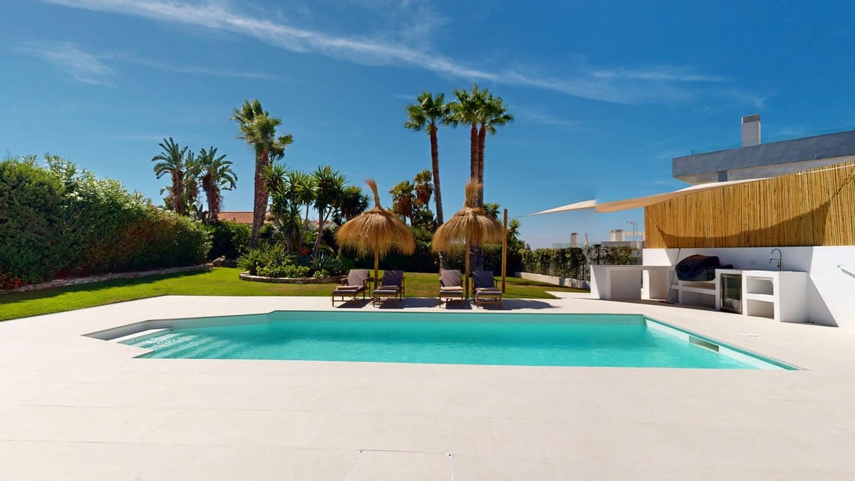 3 sypialnia Willa na sprzedaż w Estepona z basenem - 1 395 000 € (Ref: 9540450)