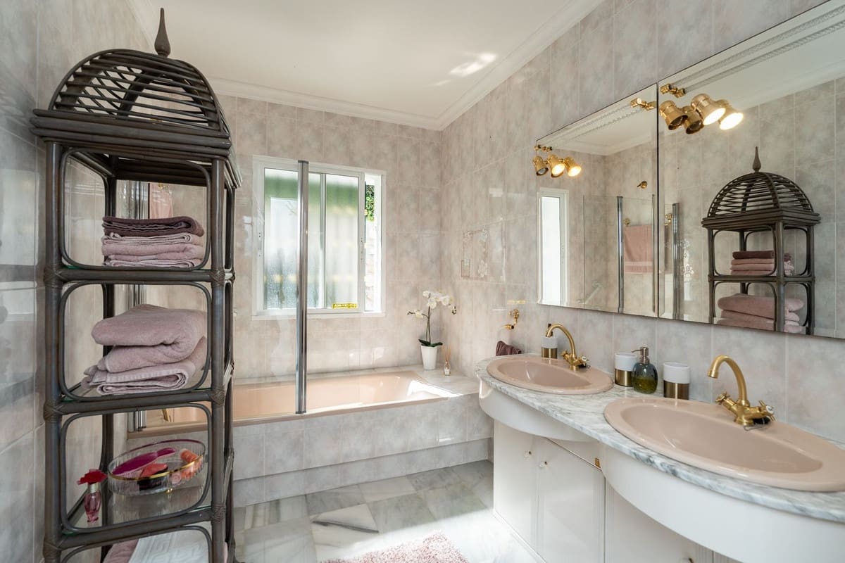 Chalet de 4 habitaciones en Mijas Costa en venta con piscina garaje - 1.495.000 € (Ref: 9540451)