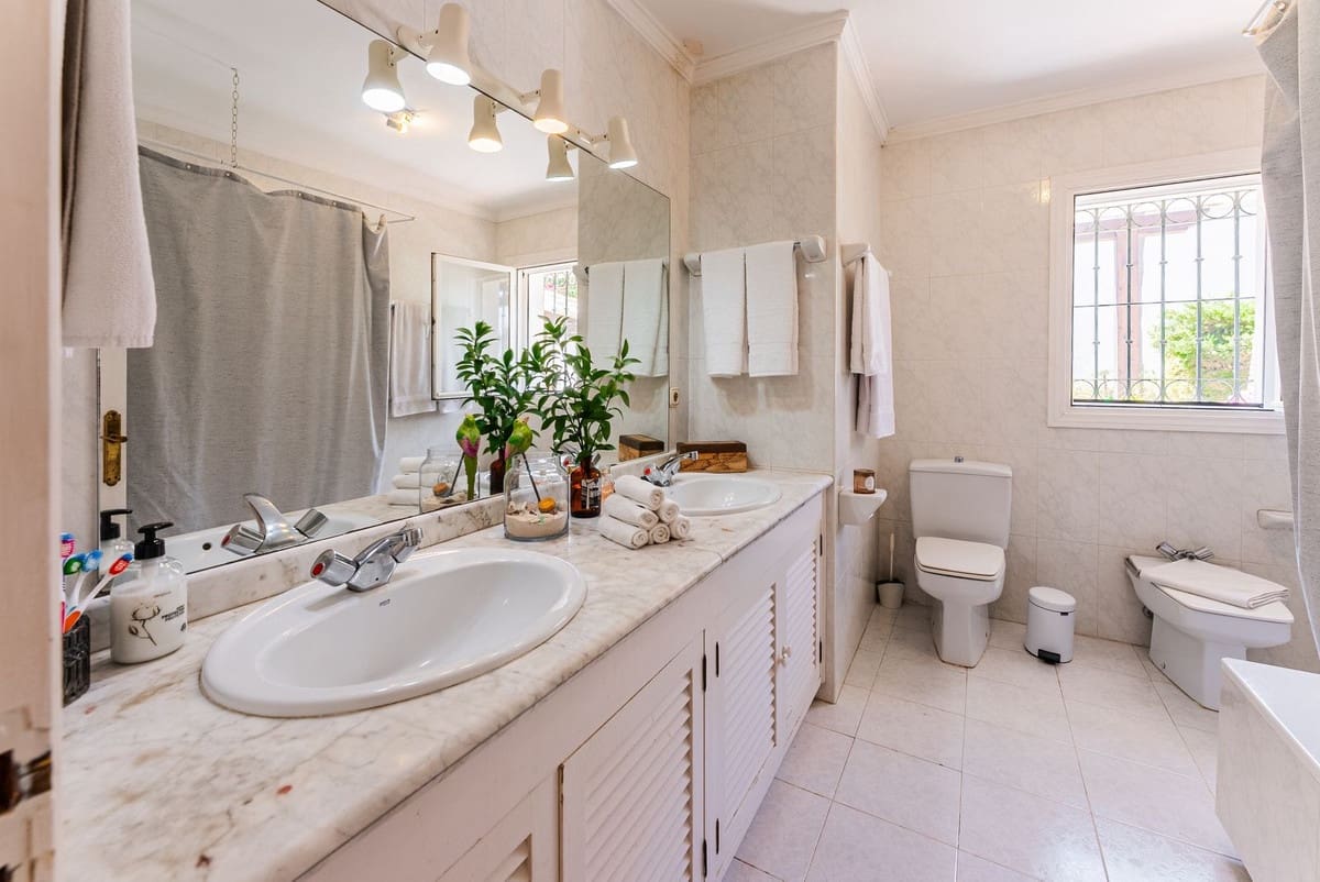 4 camera da letto Villa in vendita in New Golden Mile con garage - 1.495.000 € (Rif: 9540453)