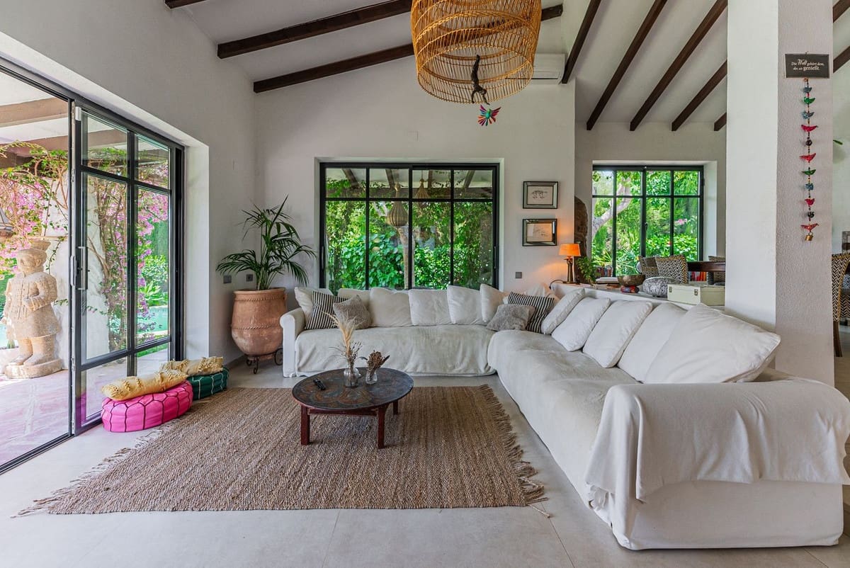 4 bedroom Villa for sale in New Golden Mile with garage - € 1,495,000 (Ref: 9540453)